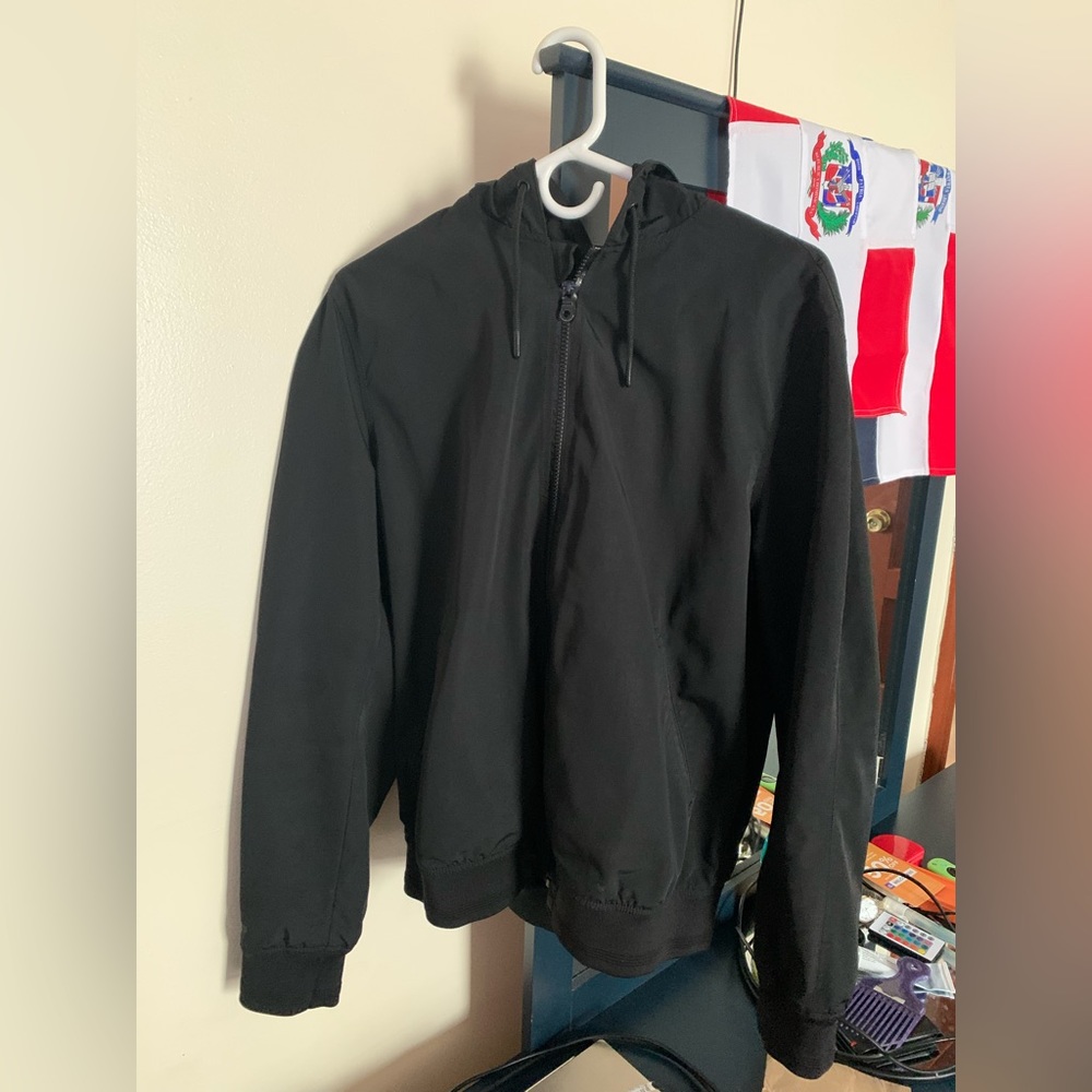 ADJUSTABLE WINDBREAKER